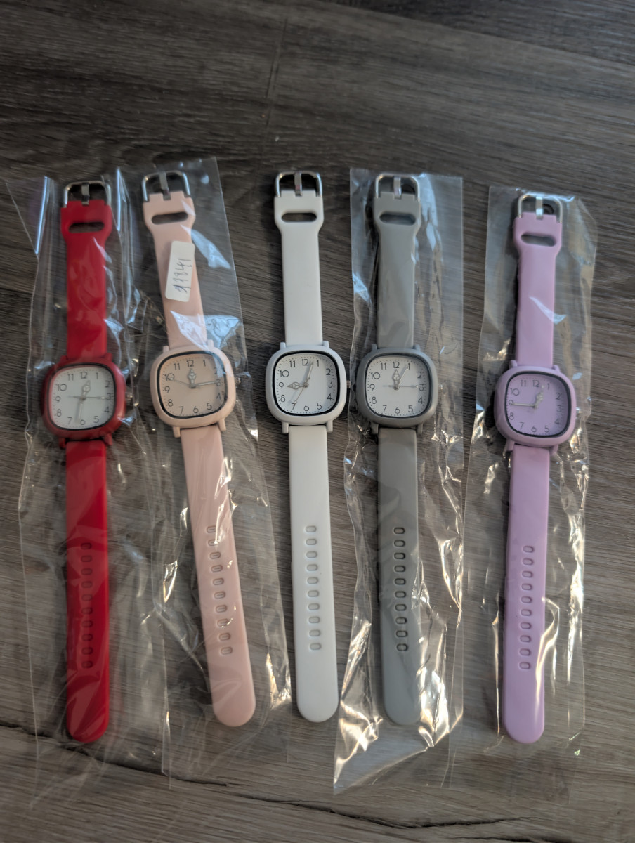 A Wholesale Lot of 5 Womens Fashion Watches, mixed colors