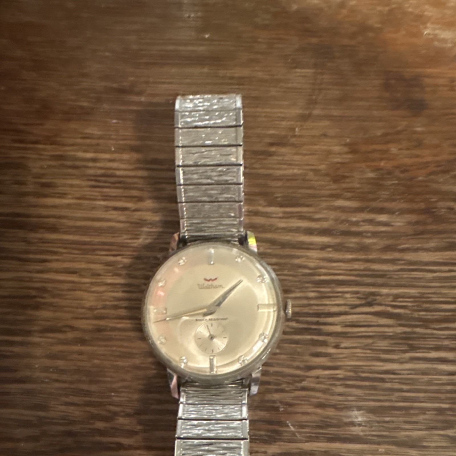 Waltham Silver Analog Wristwatch Stainless Steel Metal Bracelet Shock-Resistant