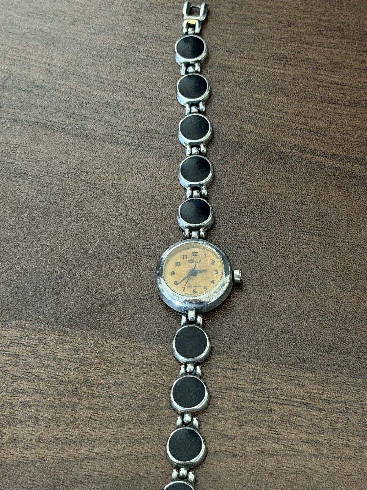 Vintage Women’s Dress Quartz Analog Beige Dial Silver/Black Bracelet – untested