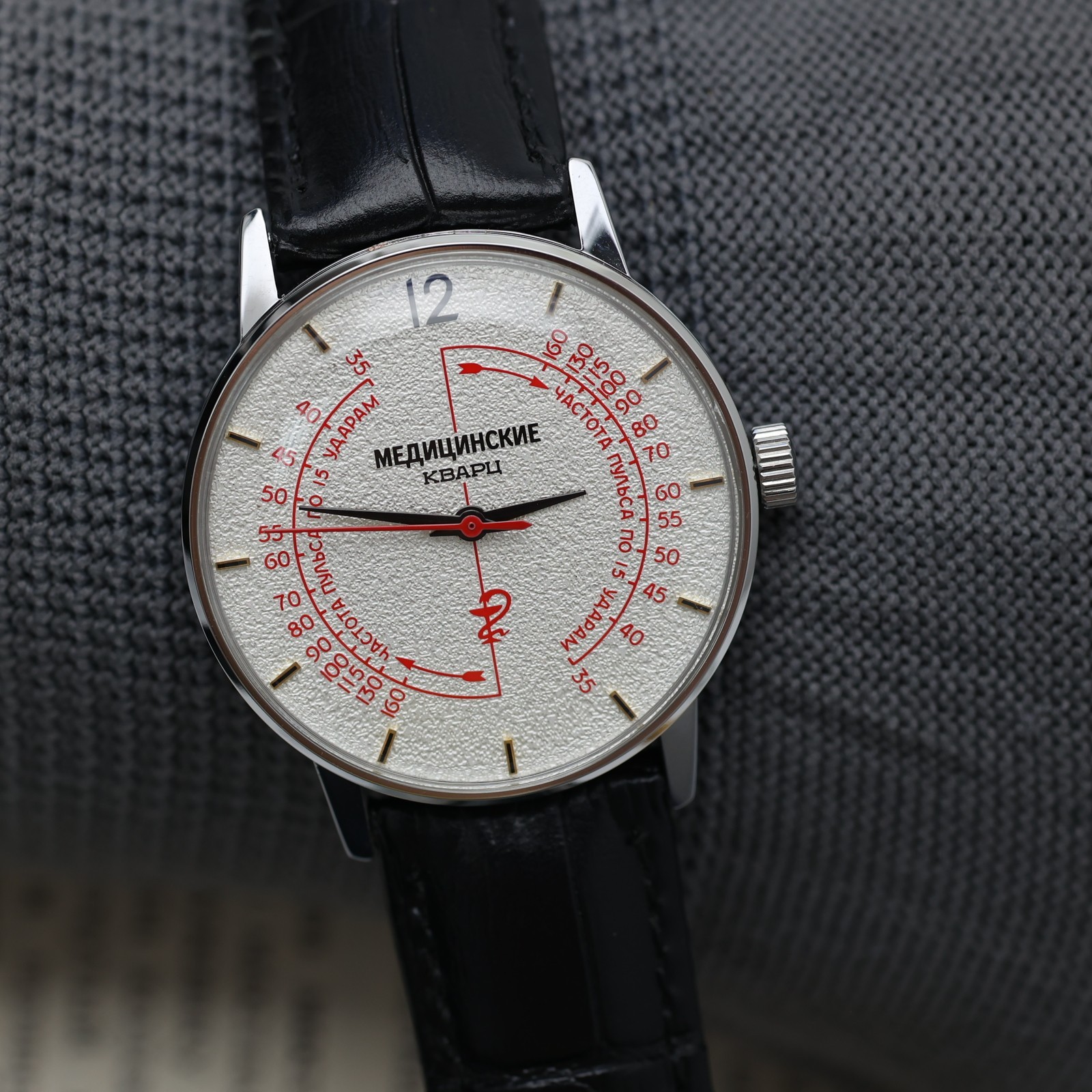PULSOMETER watch MEDICAL. Quartz 35mm. SOVIET Raketa style