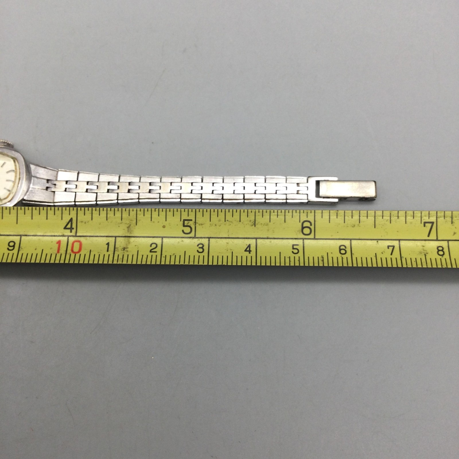Vintage Caravelle Womens Watch 16mm Cream Dial Silver Tone Bracelet Manual 6.5″