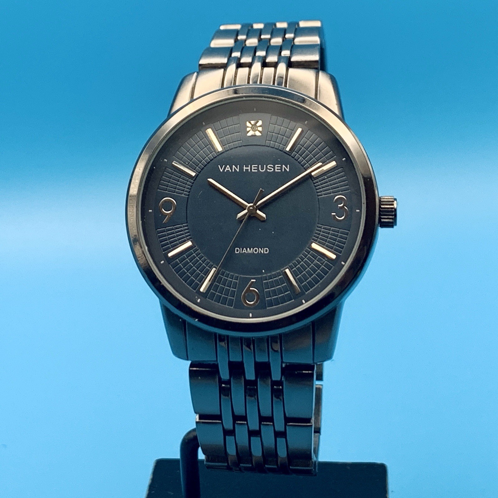 VAN HEUSEN By ACCUTIME Fashion Quartz Wristwatch Diamond Working New Battery
