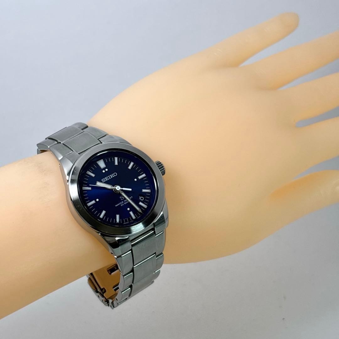 Seiko Boys Quartz Stainless Steel Blue Dial Date Watch Japan 072402