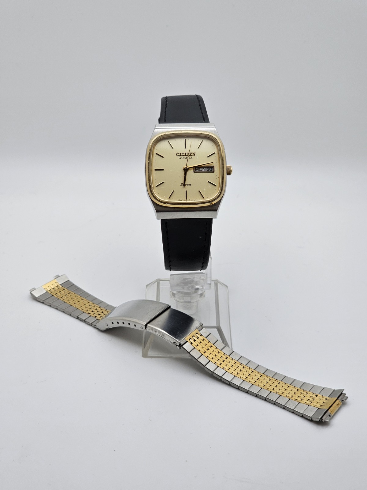 Vintage 1982 Citizen Seven Men Daydate Two-tone Analog Watch Black Band+OG Band