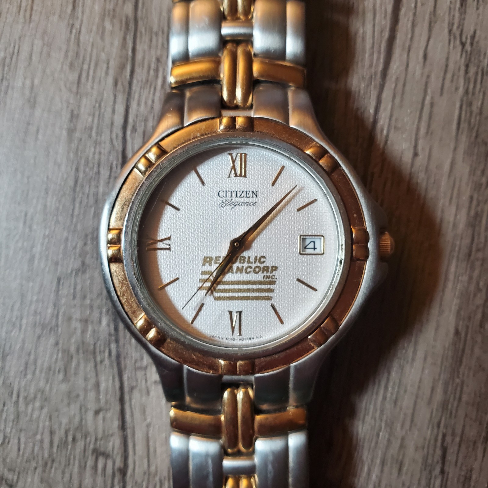 Citizen Elegance Stainless Steel Two-Tone Watch 5510-H04511 WORKS New Battery