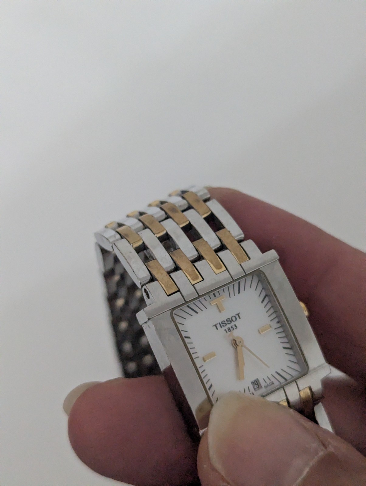 Vintage Tissot 1853 L910 Swiss Women’s Minimalist Wristwatch Stainless Steel