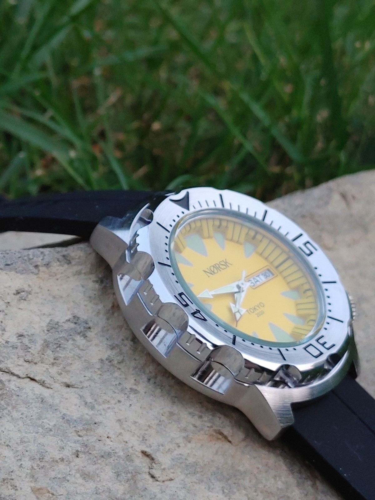 Sea Monster Diver Watch, 2020 Olympics Norsk, Citizen Movement – Yellow Dial