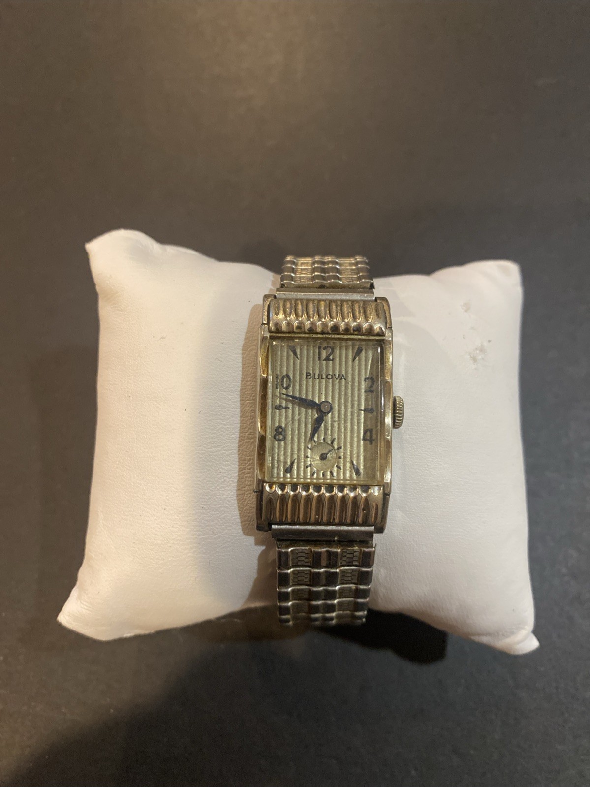 Vintage 10K gold Filled Men’s Bulova USA ‘Academy Award’ Winding Wrist Watch