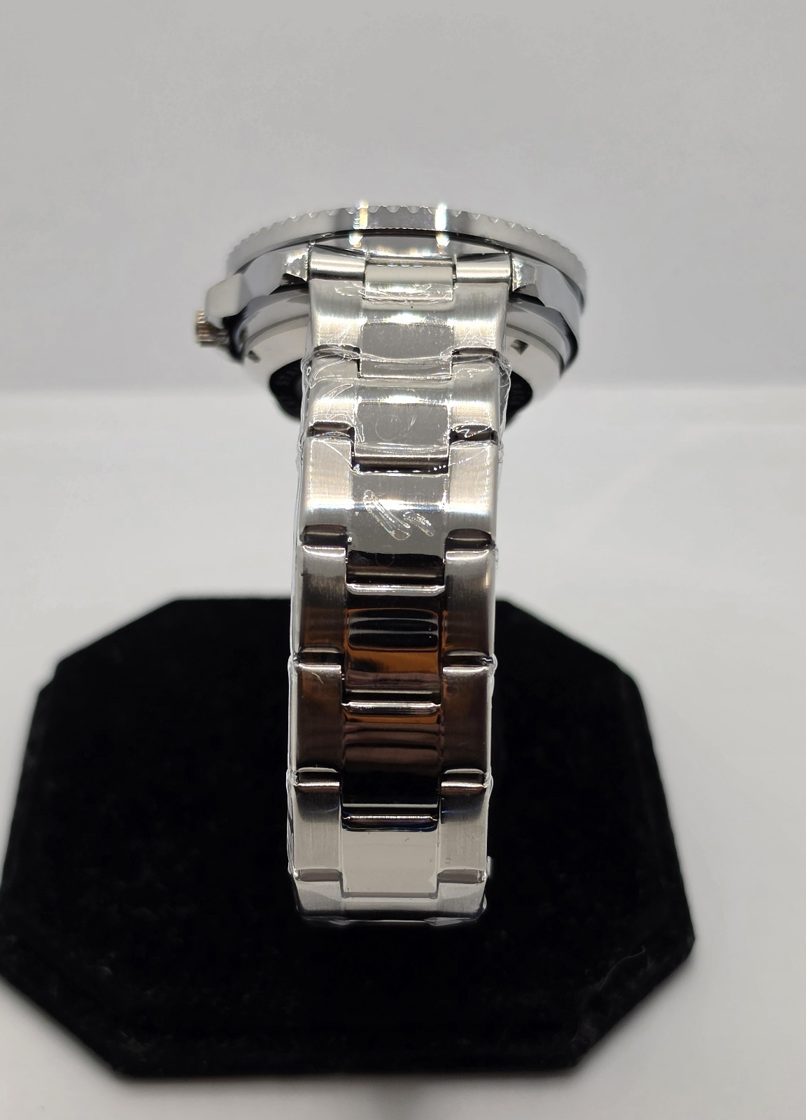 ORUSS Men’s Quartz Diver Date 42.1mm Blue Dial Steel Bracelet Wristwatch