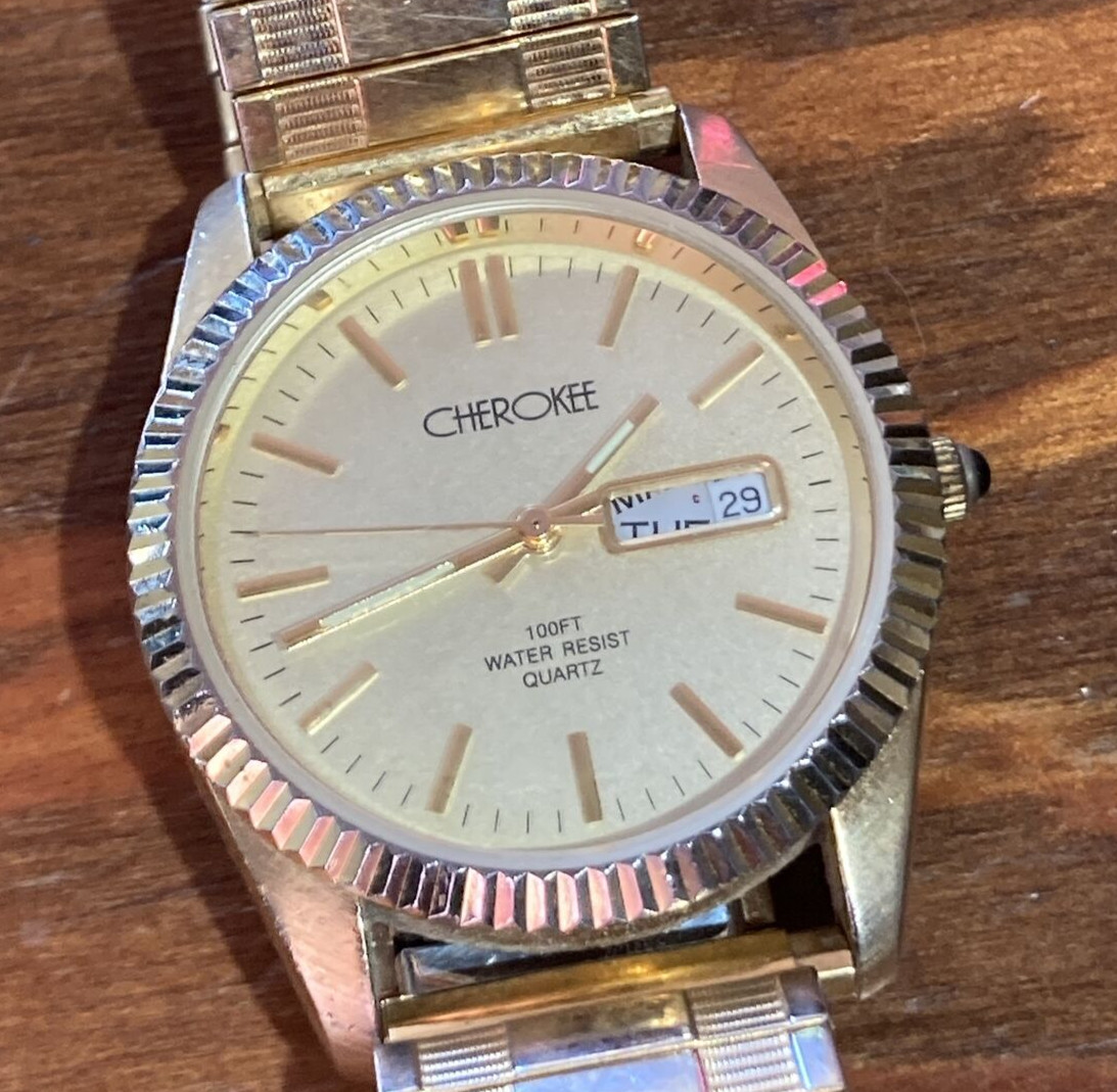 Cherokee Mens Gold Tone Watch w Day Date Dial 32-471 Works w new battery