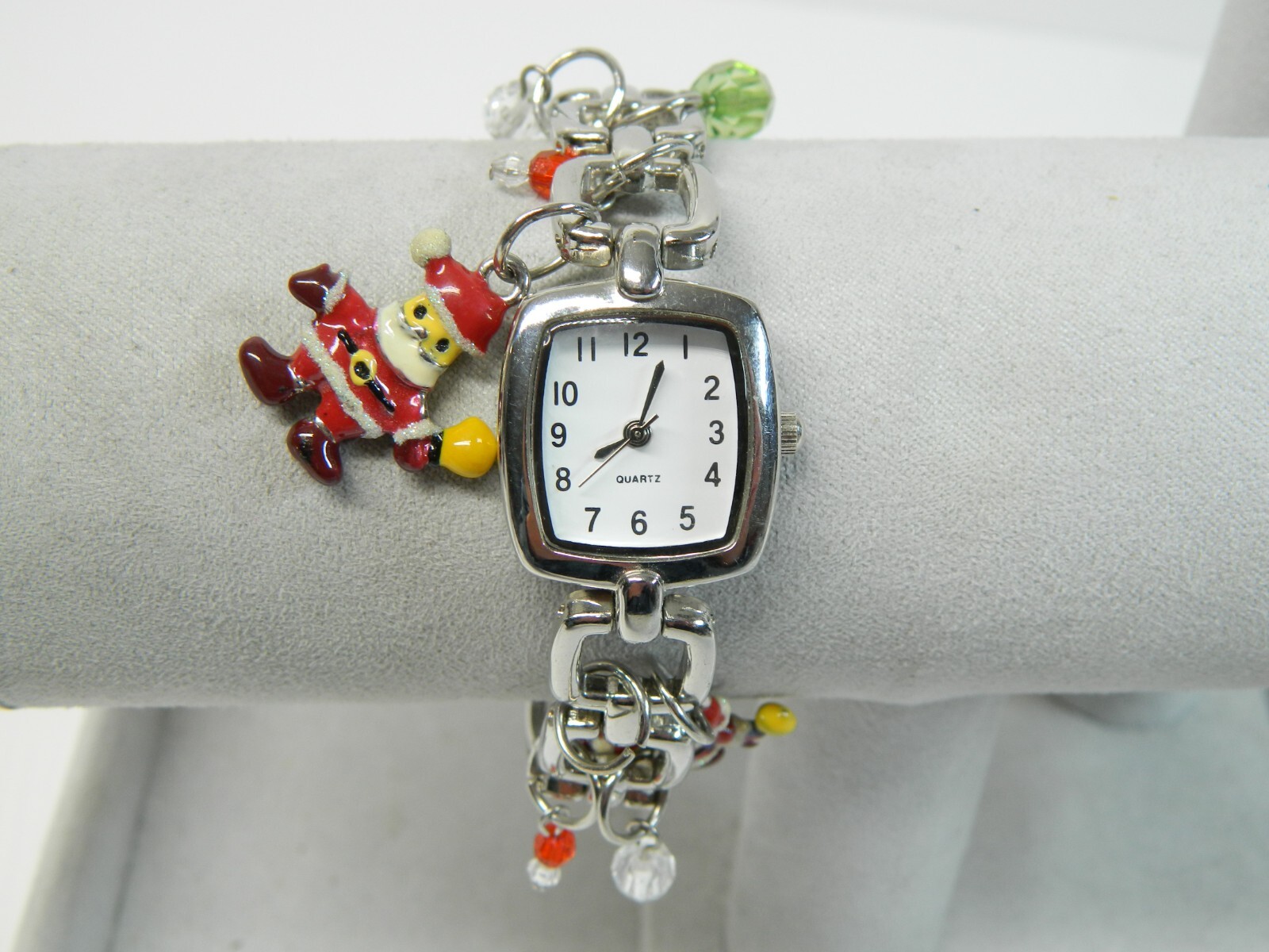 Lady’s watch/wristwatch silver tone SANTA Christmas theme excellent
