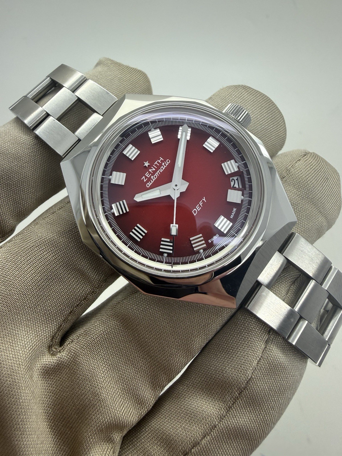 2023 Zenith Defy Revival Red Dial 37mm Auto A3691 03.A3642.670/3691.M3642 B+P