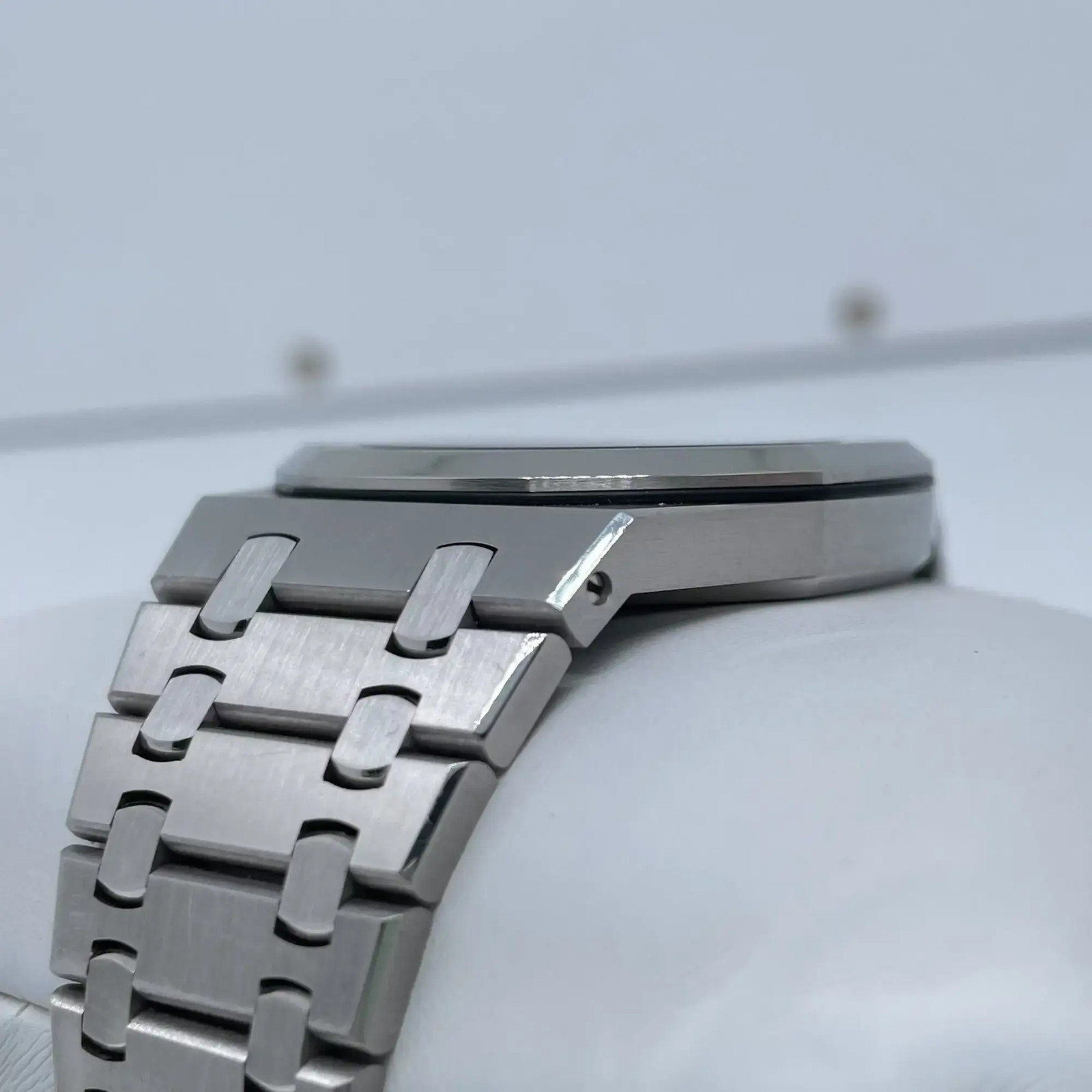 2020’s Mint Audemars Piguet 15202ST.OO.1240ST.01 Royal Oak ‘Jumbo’ Steel Watch