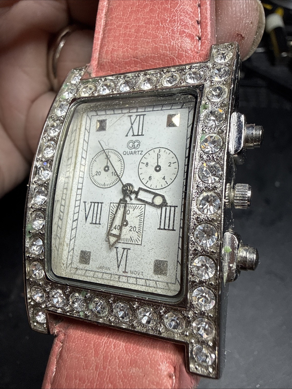 GG Women’s White Dial Crystal Bezel New Battery 32mm Pink Strap