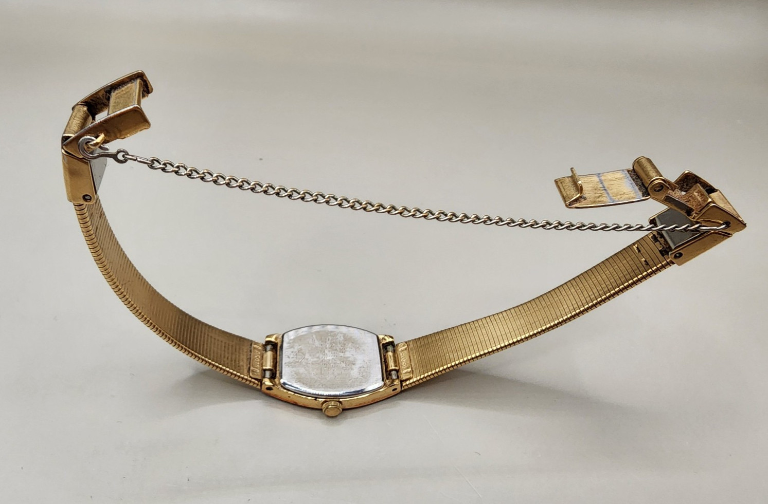 Vintage 1986 Seiko Quartz Ladies Dress Watch 2C20-5559 Gold Tone Mesh Bracelet