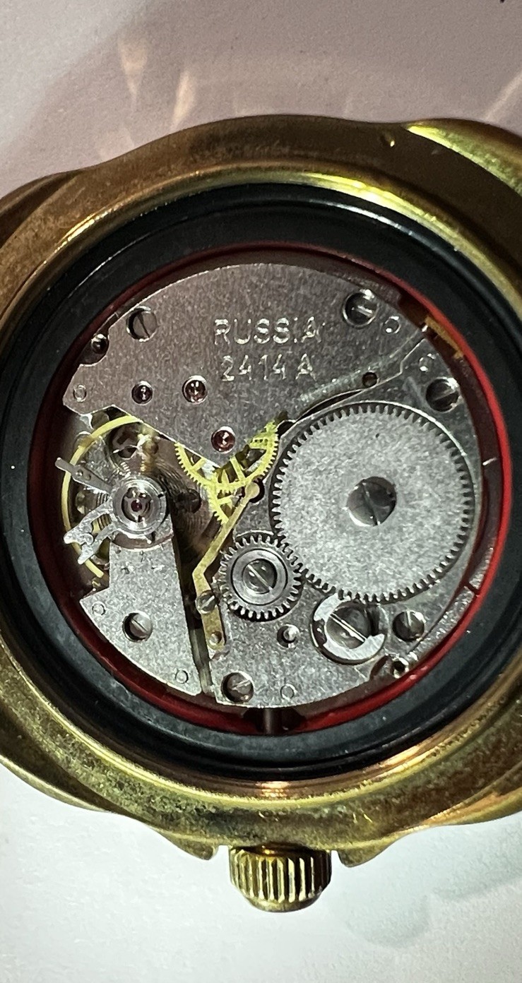 VOSTOK KOMANDIRSKIE 2414 ‘TANK’ WATCH – RARE BEZEL