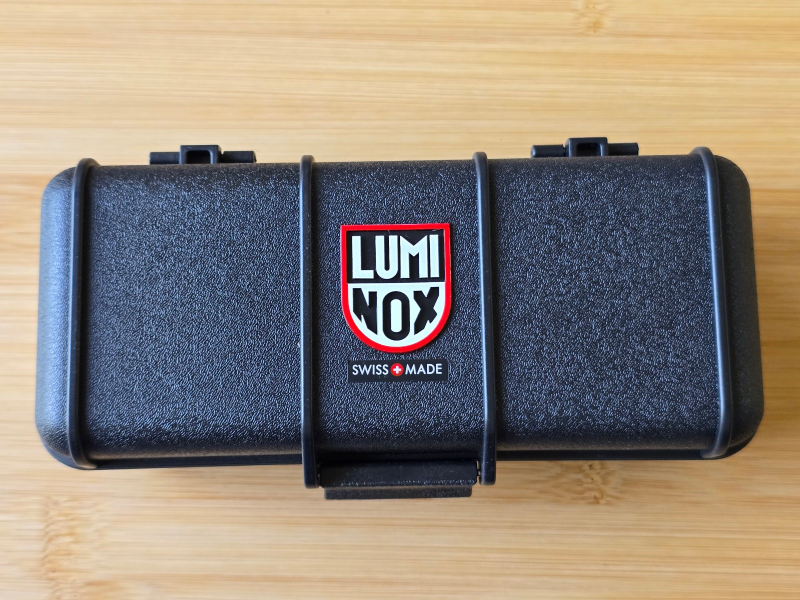 Luminox Pacific Diver Sapphire Black Dial Date Men’s Diver Watch XS.CA22M