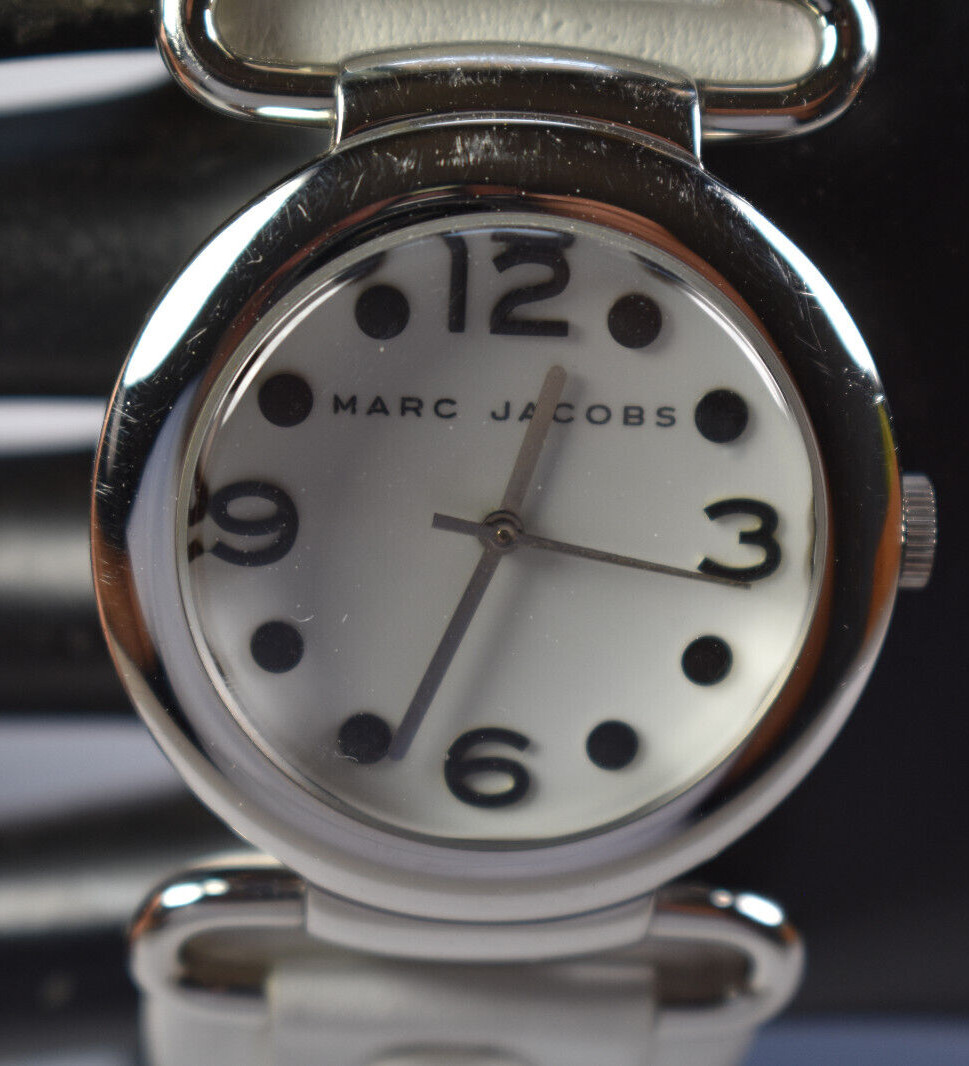 Vintage! Marc Jacobs Women’s MBM1000 White Leather Watch NEW BATTERY!