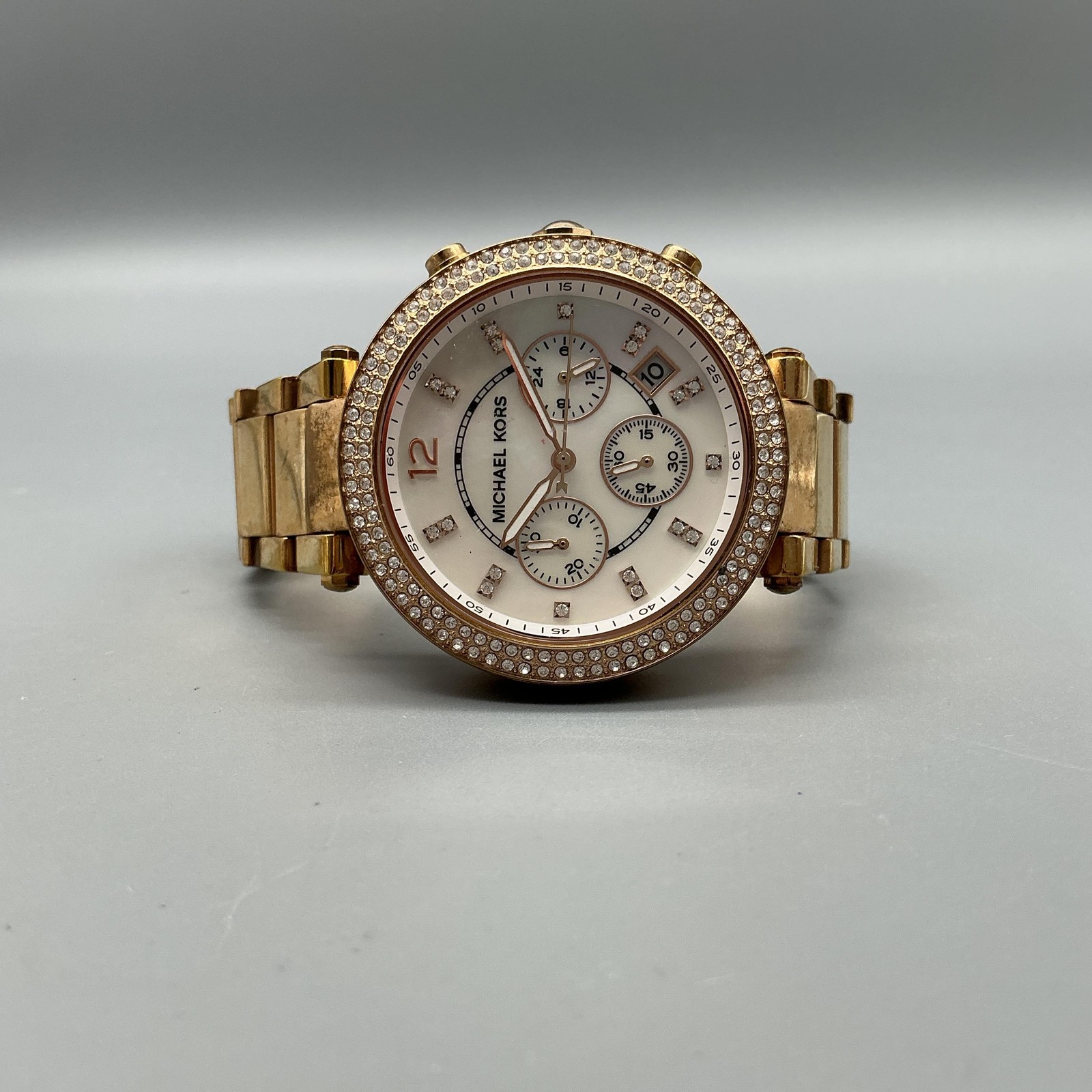 Michael Kors Parker MK-5491 Womens Watch 39mm MOP Gold Tone New Battery 6″