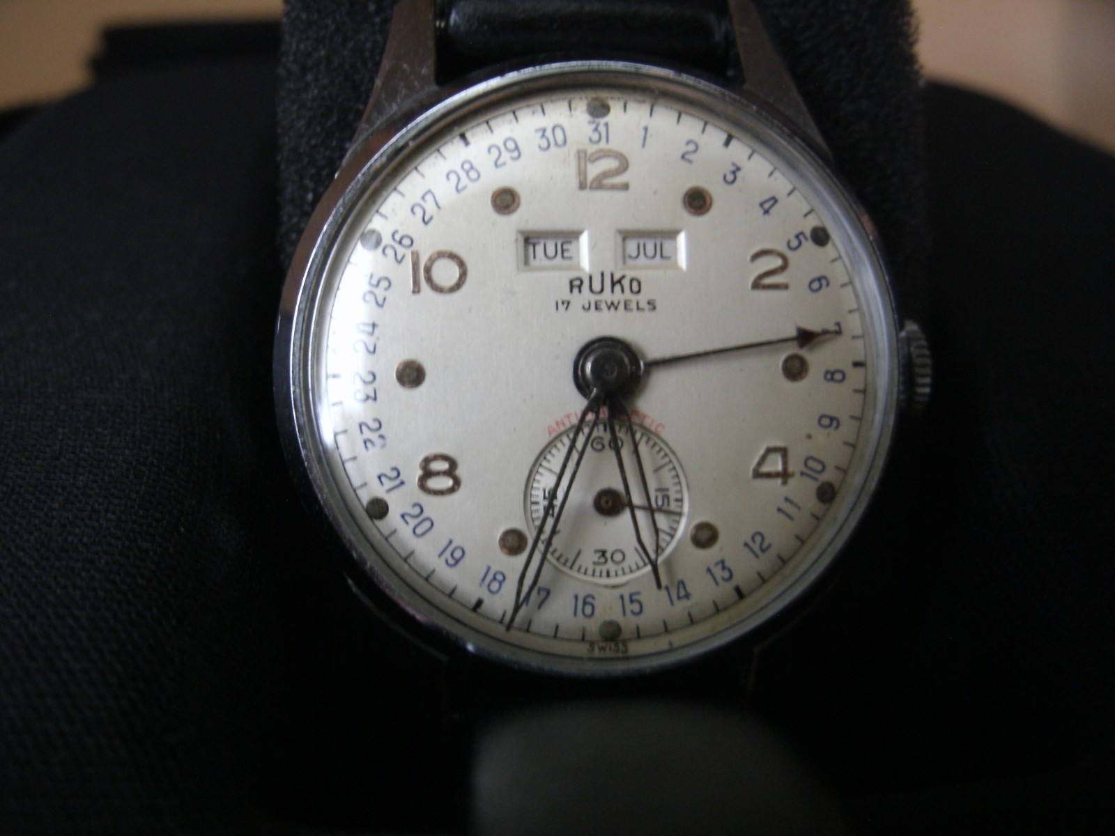 1950s Swiss Ruko triple calendar in working condition and keeping time