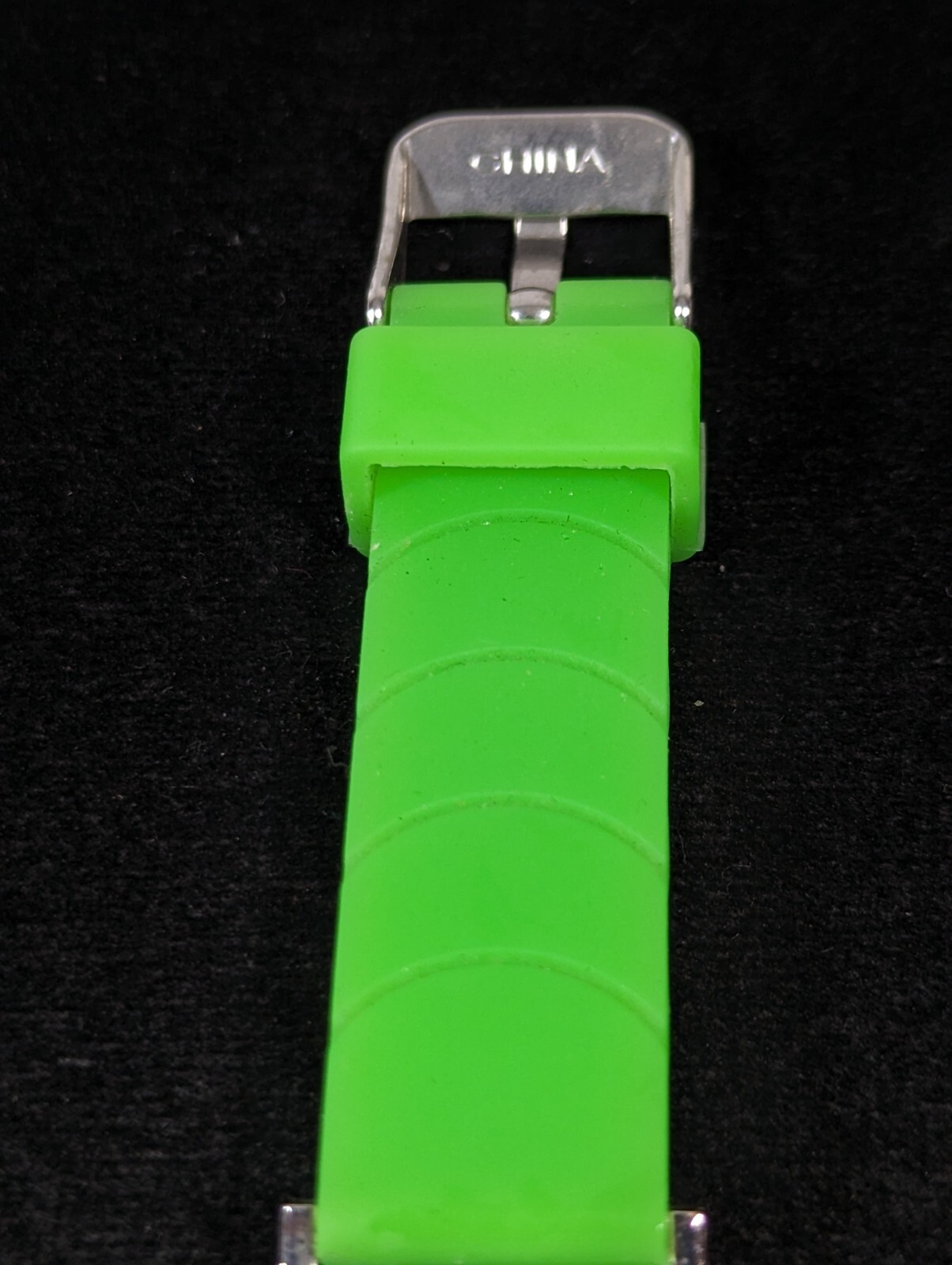 Collezio Cupcake Dial Round Silver Tone Case Green Silicone Band Watch 8 Inch