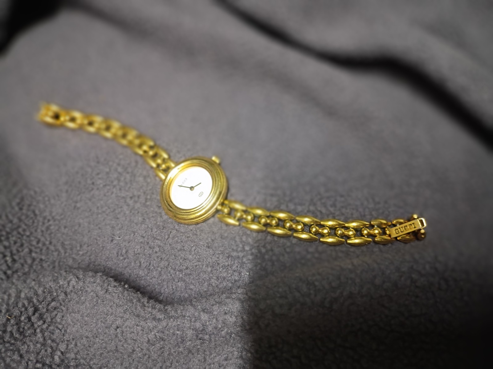 Gucci 11/12 Women’s Quartz Analog Watch White Dial Gold-Tone Bracelet Round