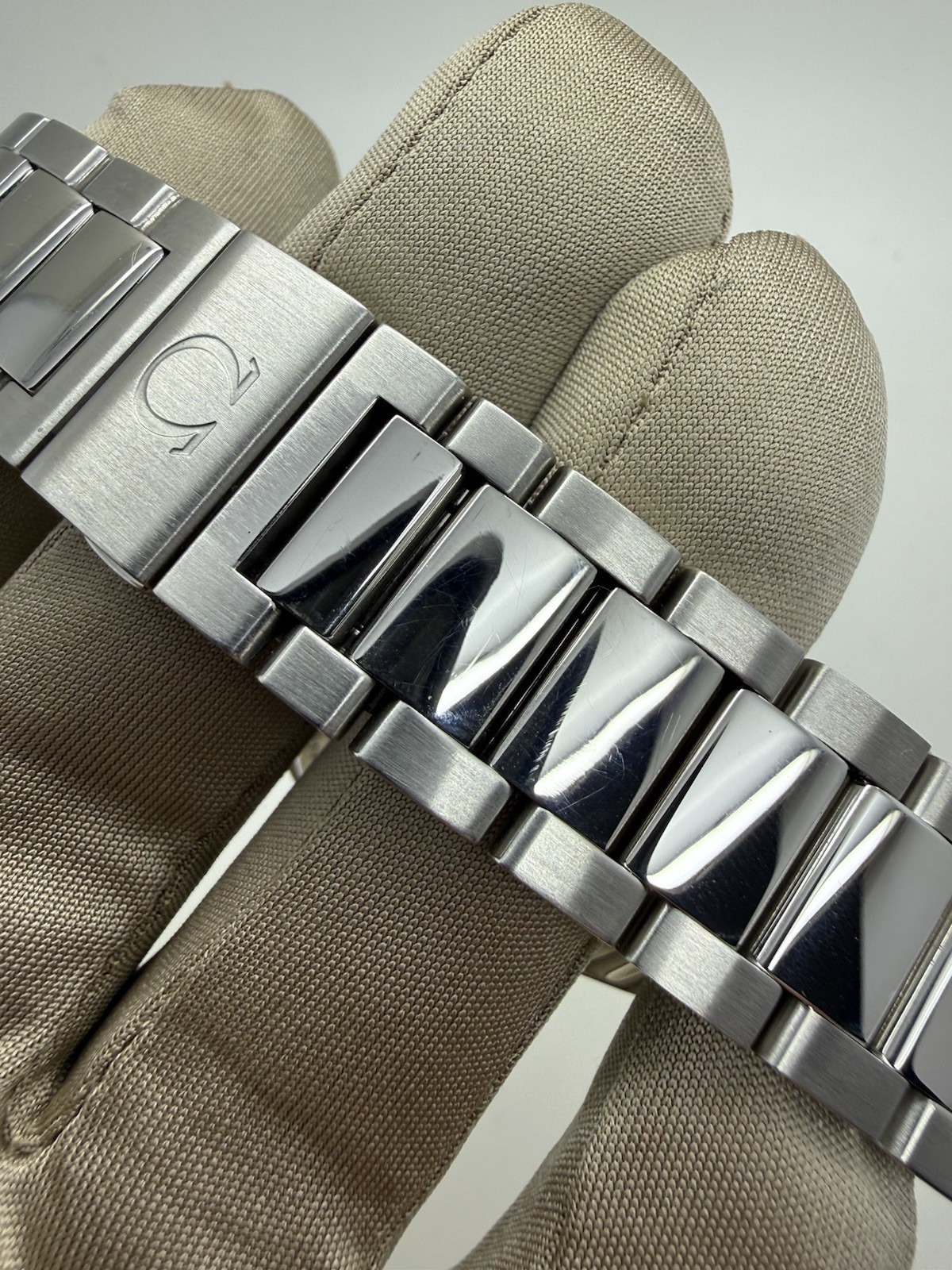 Omega Seamaster Aqua Terra James Bond 15007 Yellow Blue Dial 231.10.42.21.03.004