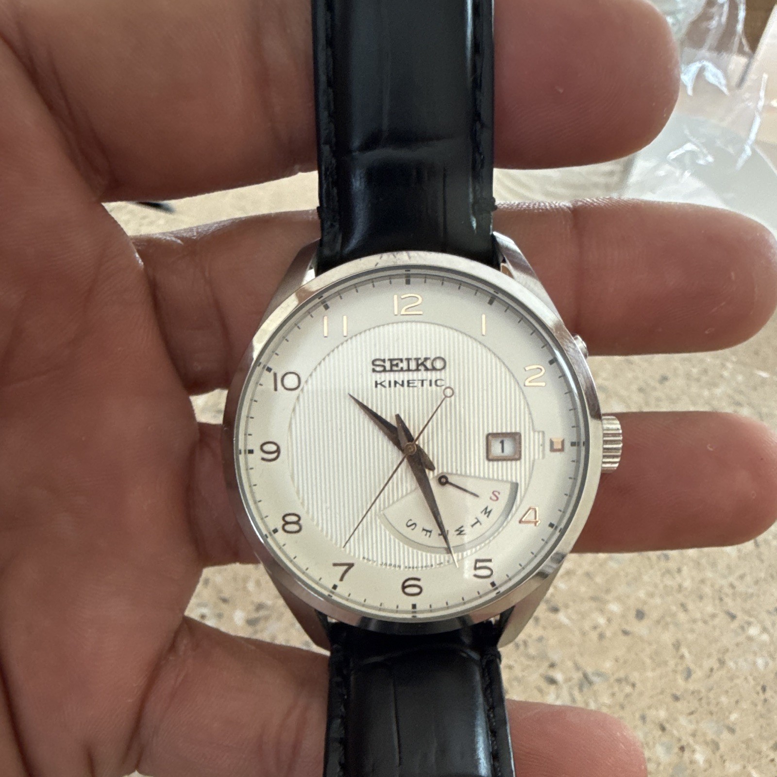 Seiko Kinetic Men’s 40mm White Dial Date Silver Steel Black Leather Strap 20mm