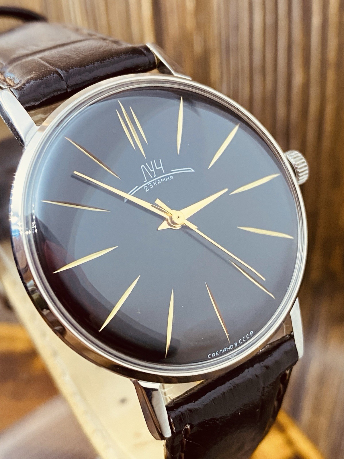 Luch de Luxe Ultra Slim Wrist Watch Soviet Men’s Vintage Mechanical Watch USSR