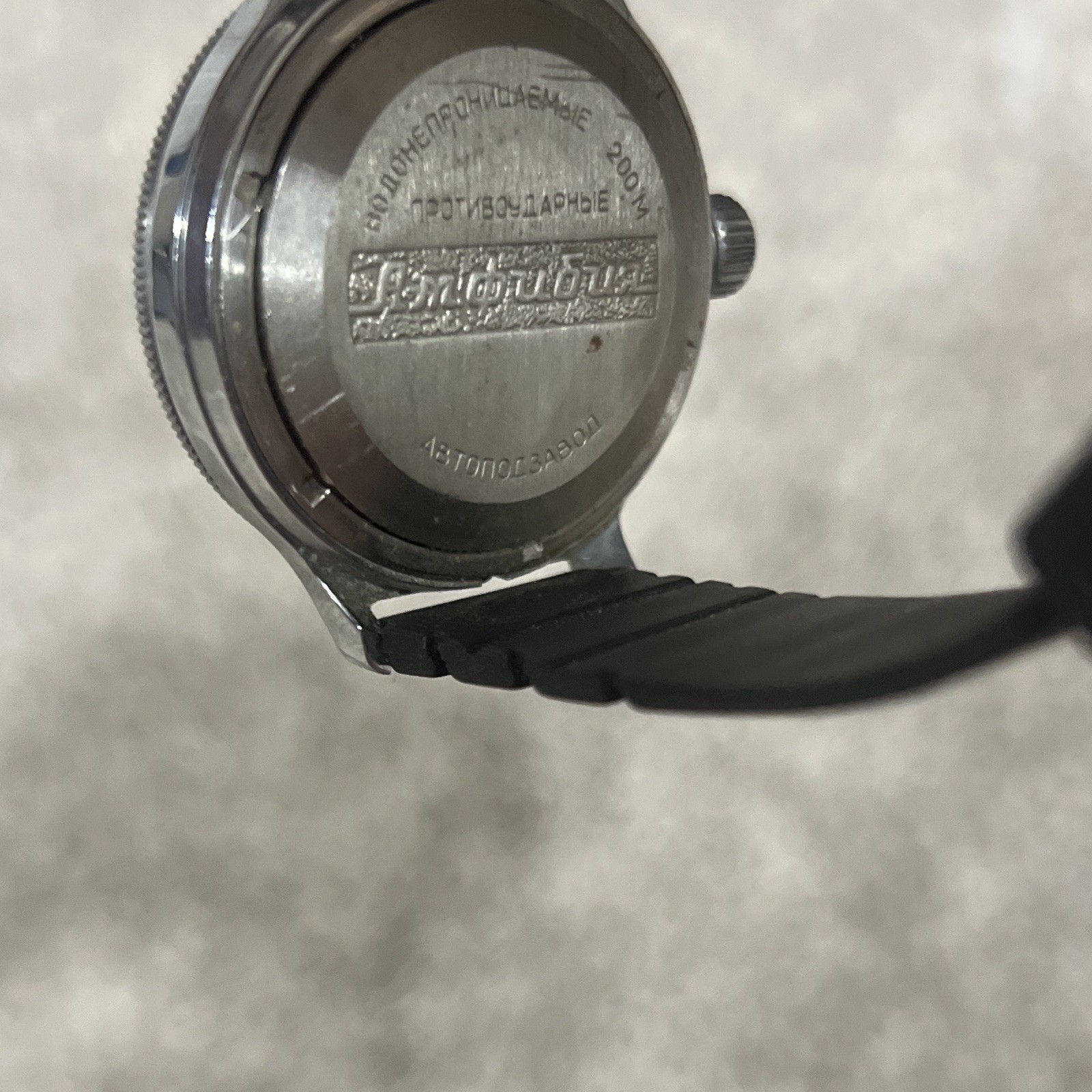Vostok Komandirskie Mechanical Analog Watch Date White Dial 200m 39mm Rubber