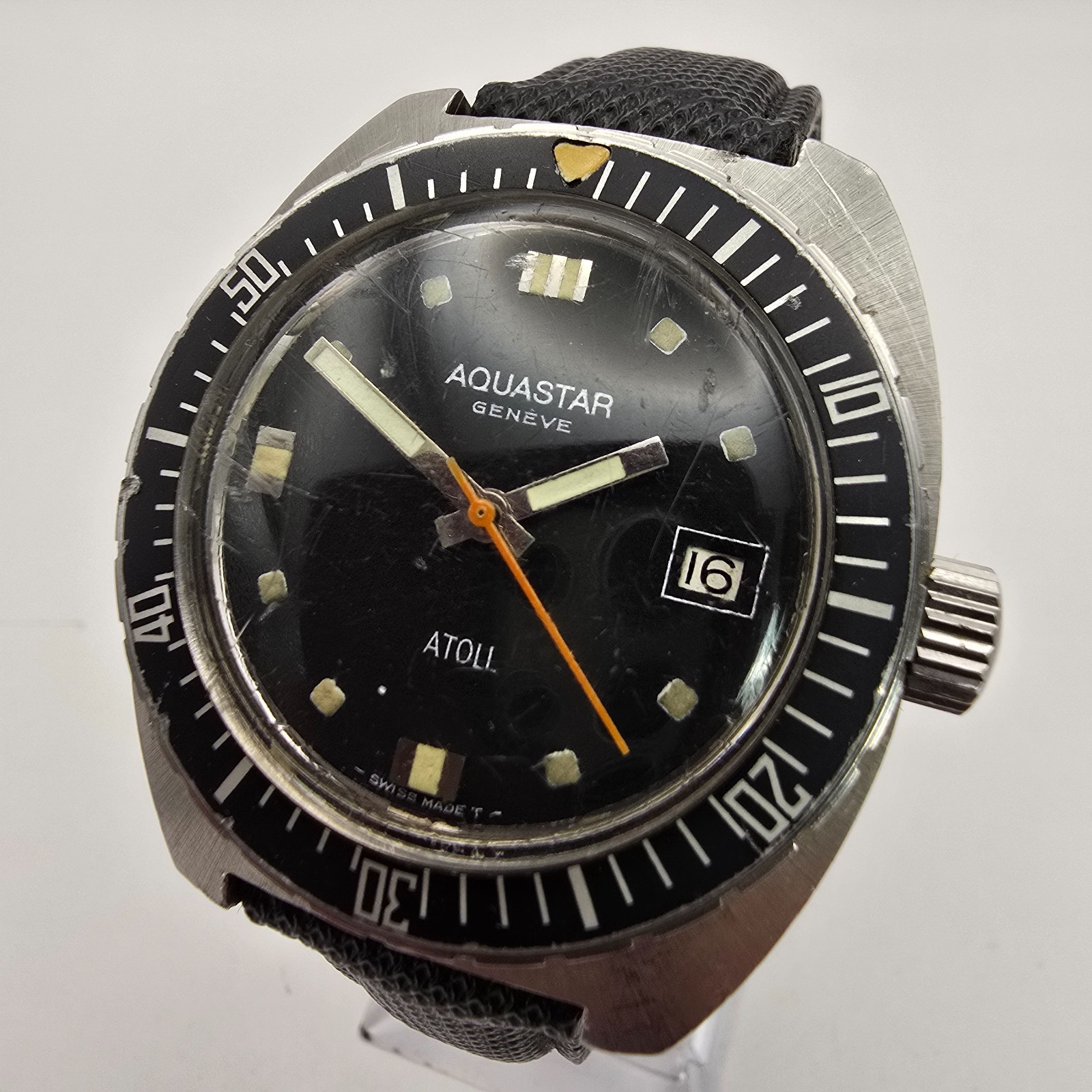 AQUASTAR GENEVE ATOLL MENS DIVERS WATCH STEEL VINTAGE SWISS AUTOMATIC WITH DATE.