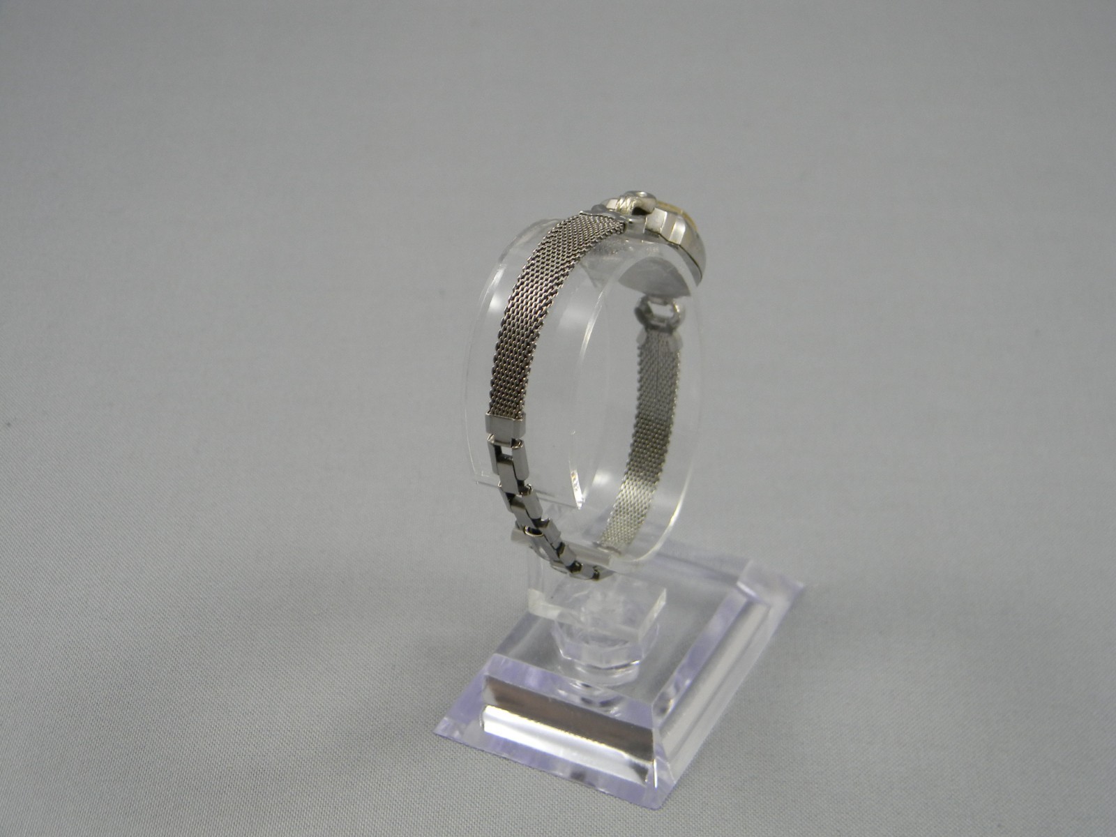 Vintage Caravelle by Bulova Watch Women 16mm 7 Jewel Manual Wind Clasp Band 6.5″