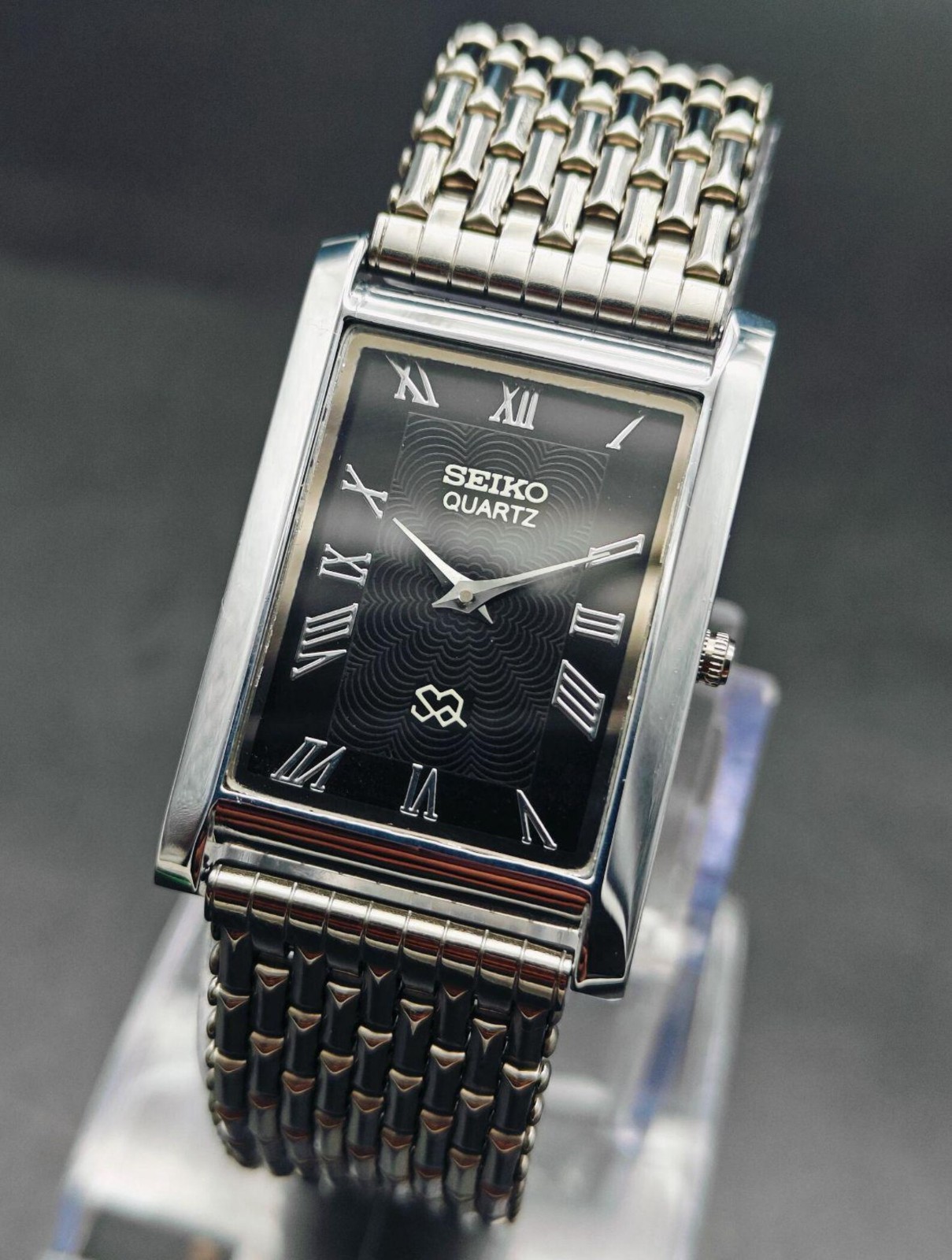Vintage Seiko Slim Quartz Men’s Stainless Steel Wrist Watch-Black Dial