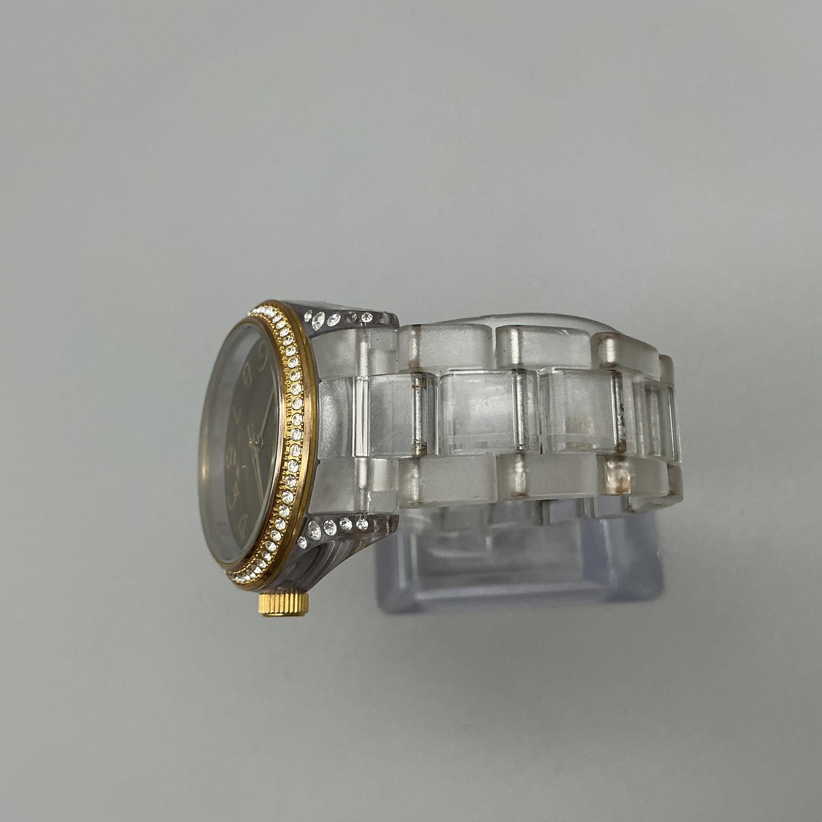 Joan Rivers Classics Womens Watch 36mm Gold Tone Crystals New Battery 7.75″