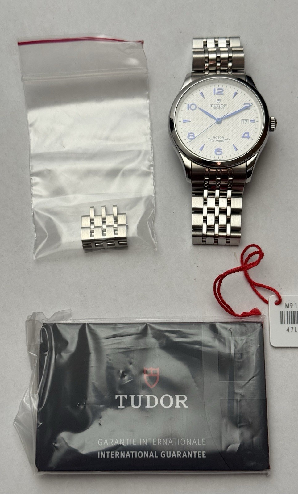 Tudor White Dial Blue Number 1926 M91550-0005 Men’s Watch Automatic 39mm Date