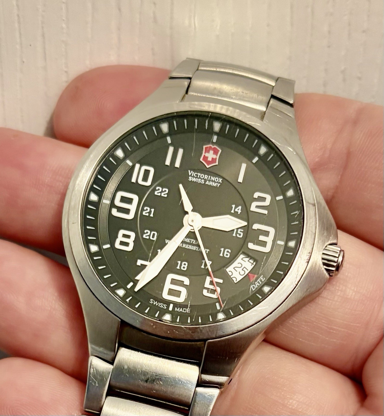 Rare 24133 Victorinox Swiss Army Base Camp 40mm Men’s Watch PARTS or REPAIR