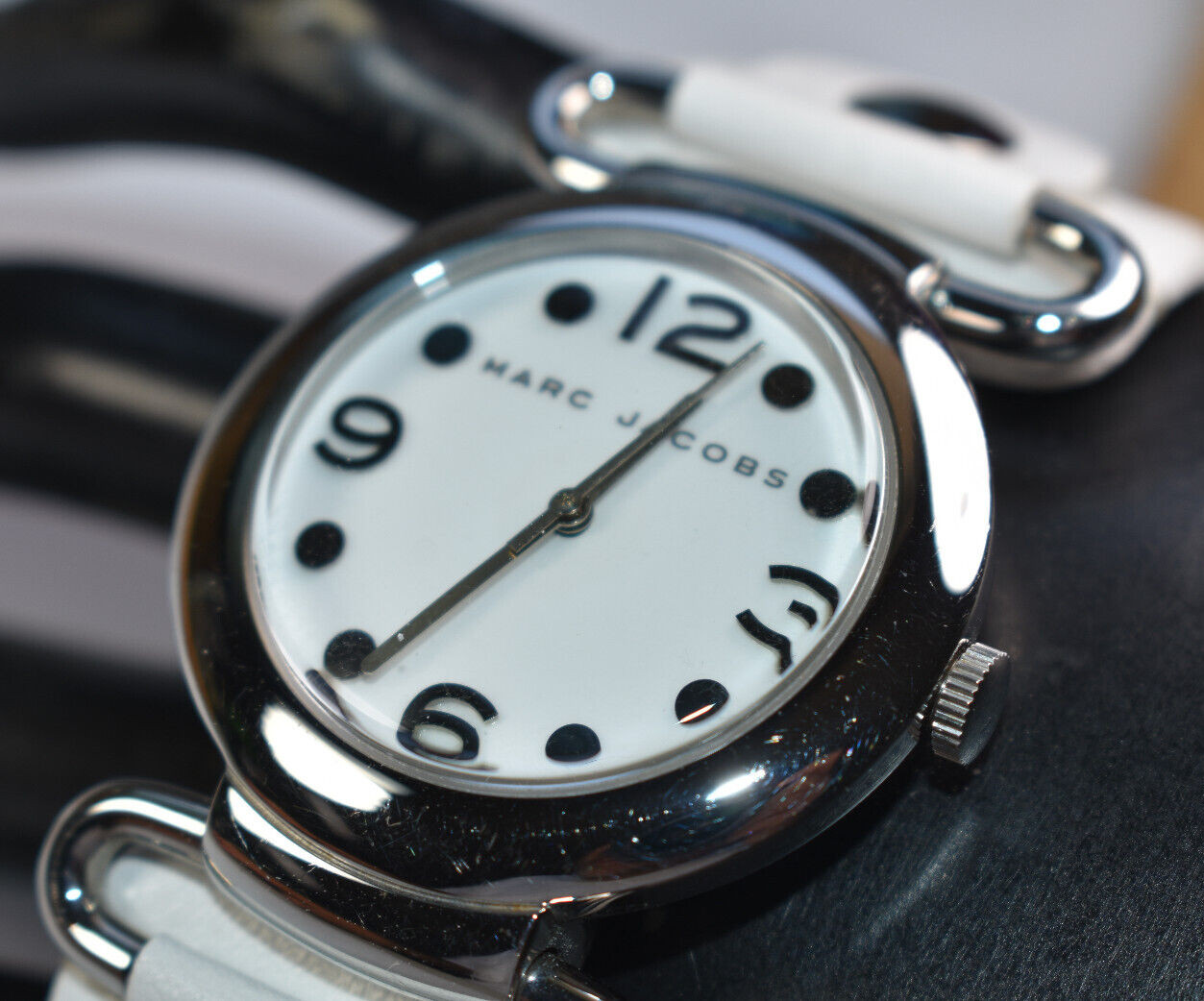 Vintage! Marc Jacobs Women’s MBM1000 White Leather Watch NEW BATTERY!
