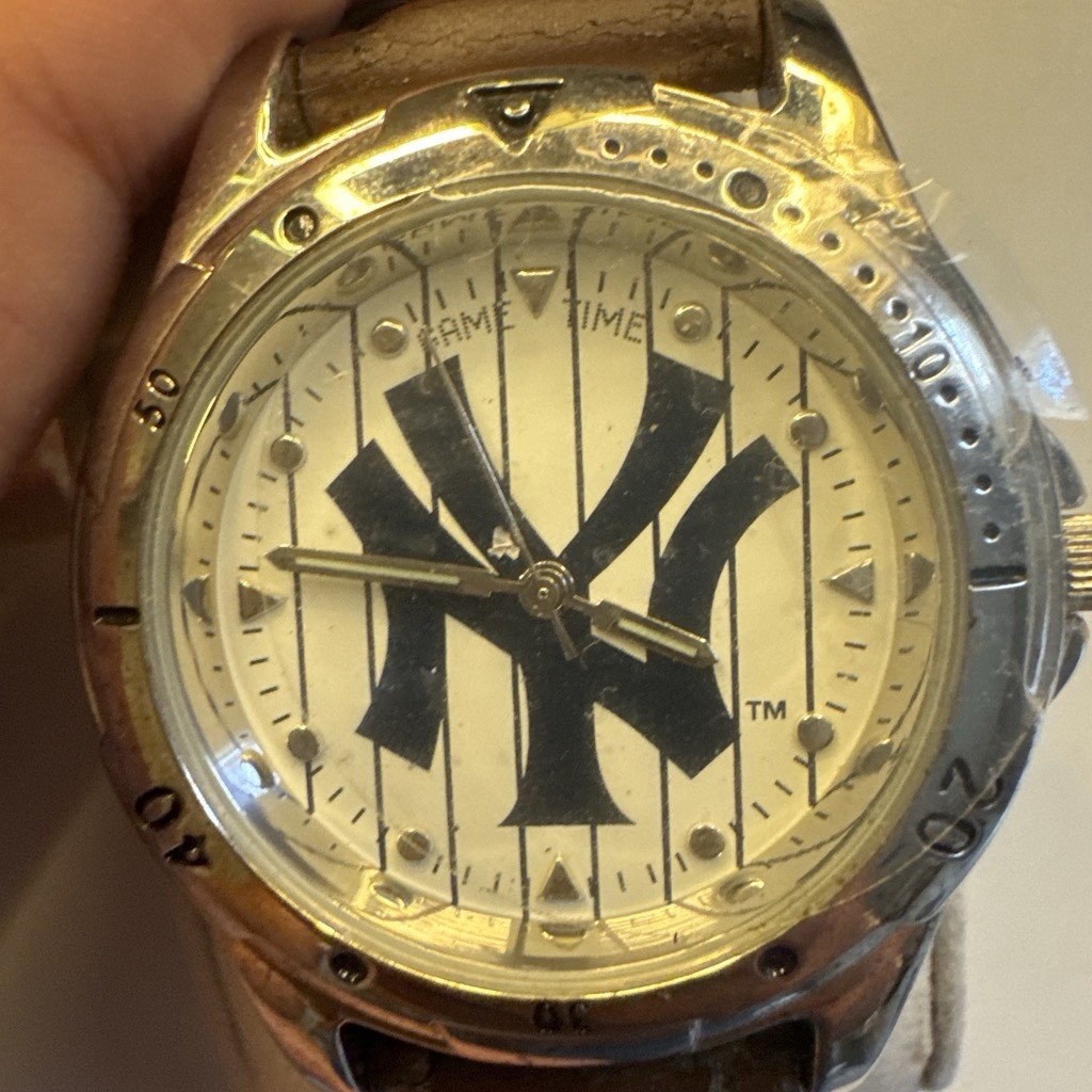 Game Time New York Yankees Quartz Analog Watch Brown Leather Strap Silver Tone