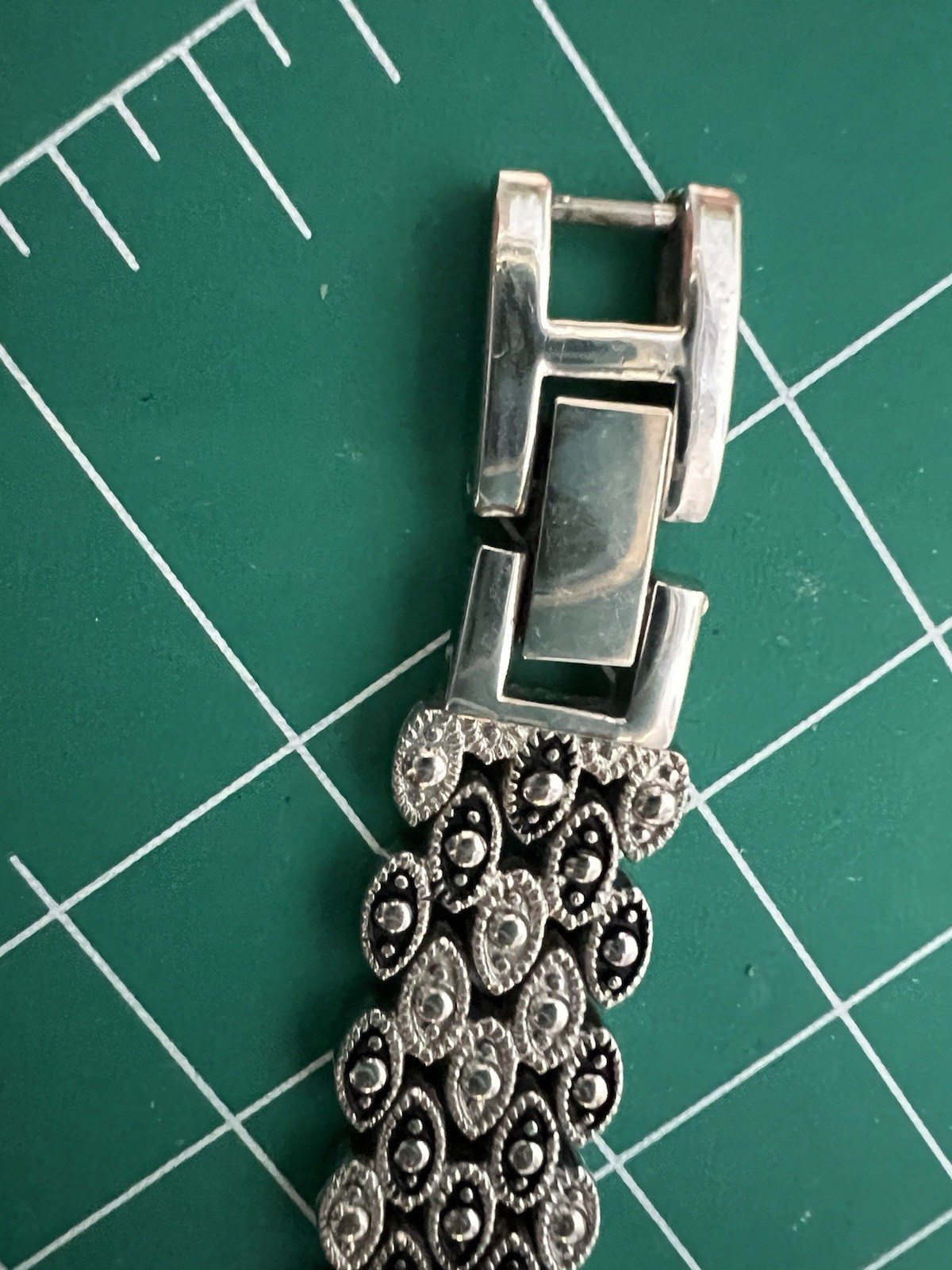 GRUEN II Marcasite’s Quartz Analog Women’s Watch *works New Battery 7”
