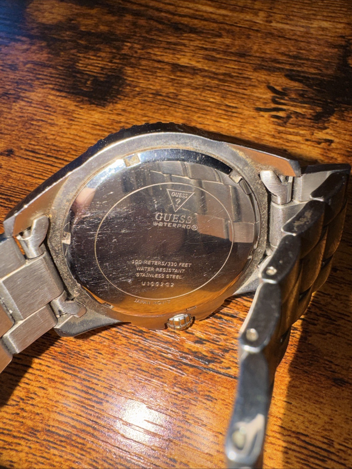 Guess Water pro U1002G2 Stainless Steel Red Bezel Black Dial Needs Battery