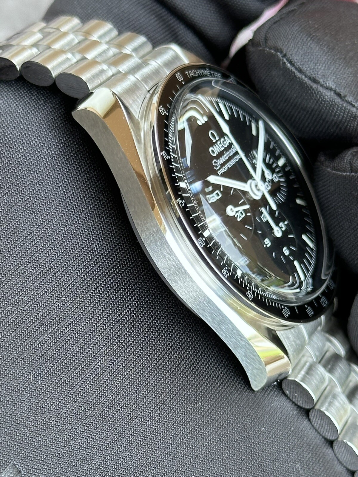 Omega Speedmaster Professional Moonwatch 310.30.42.50.01.001 BNIB 2024 HESALITE