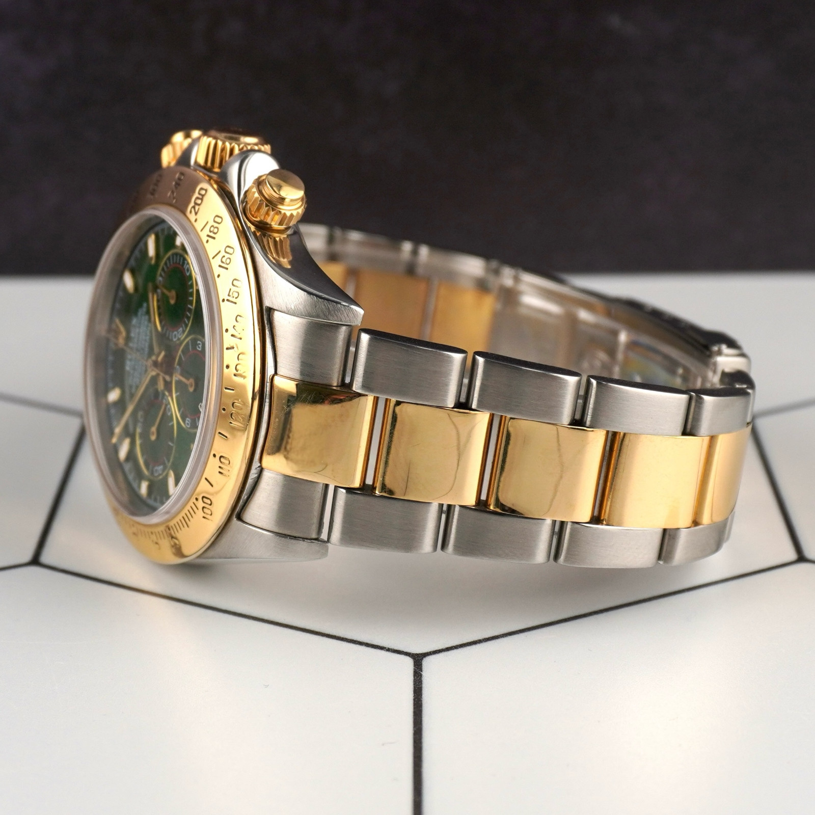 Rolex Daytona Cosmograph 40mm 18k/Steel Men’s Green Dial Watch 16523