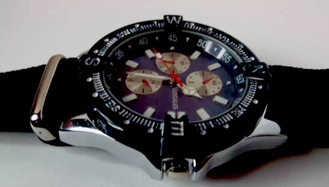 MEN’S QUARTZ VERSALES SPORT WRISTWATCH ROTATED BEZEL RUNS..