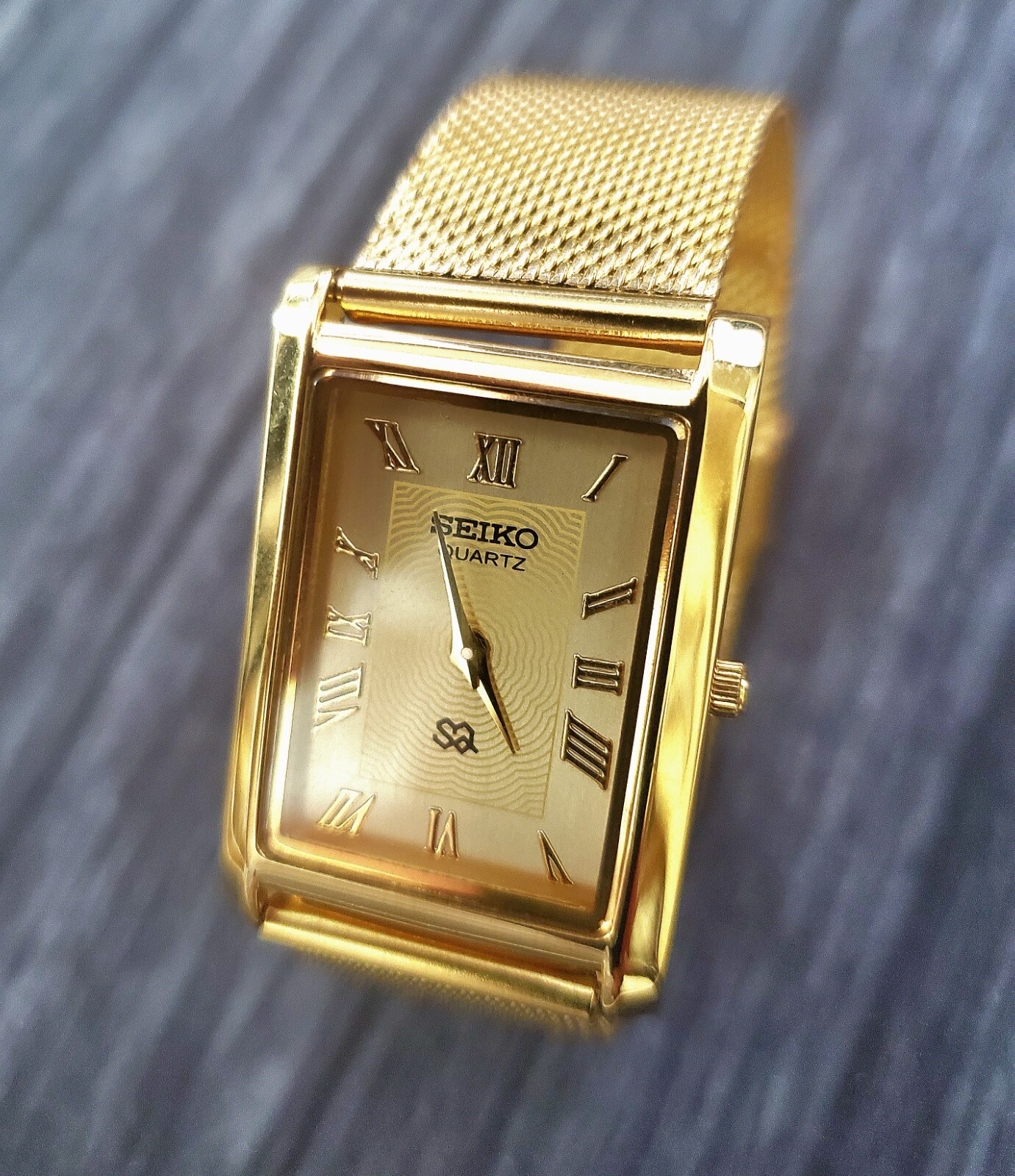 Vintage Rectangle Tank Champaign Dial Milanese Mesh band Mens Watch