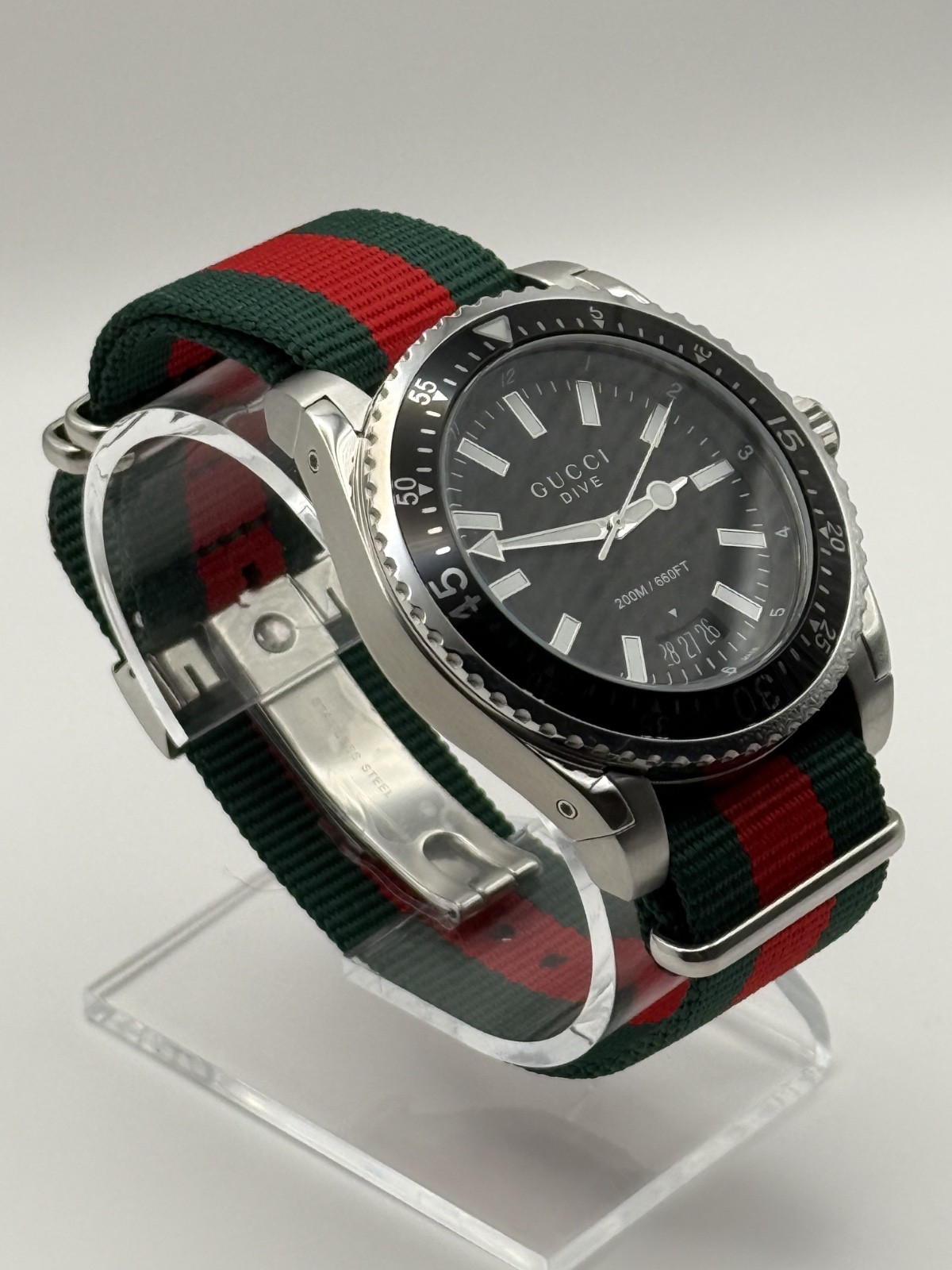 Gucci Dive YA136206 Men’s Watch – Red/Green