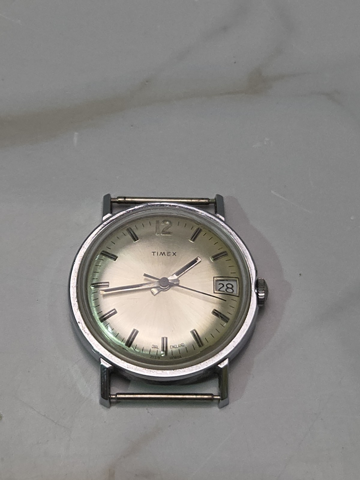 VINTAGE 25319 10580A TIMEX MEN’S WATCH, SILVER DATE DIAL, RUNNING