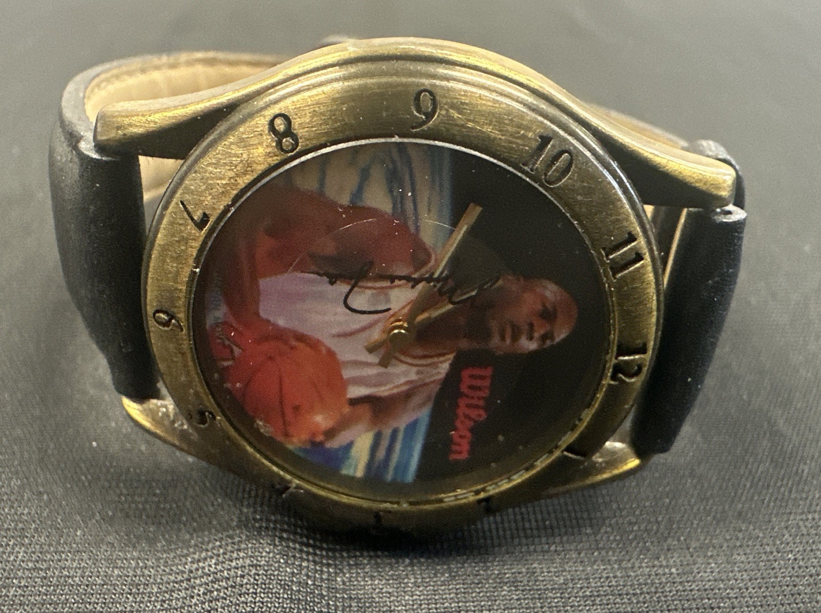 VTg Wilson Micheal Jordan Watch Men Gold Tone Leather Band( Needs Battery( 1213