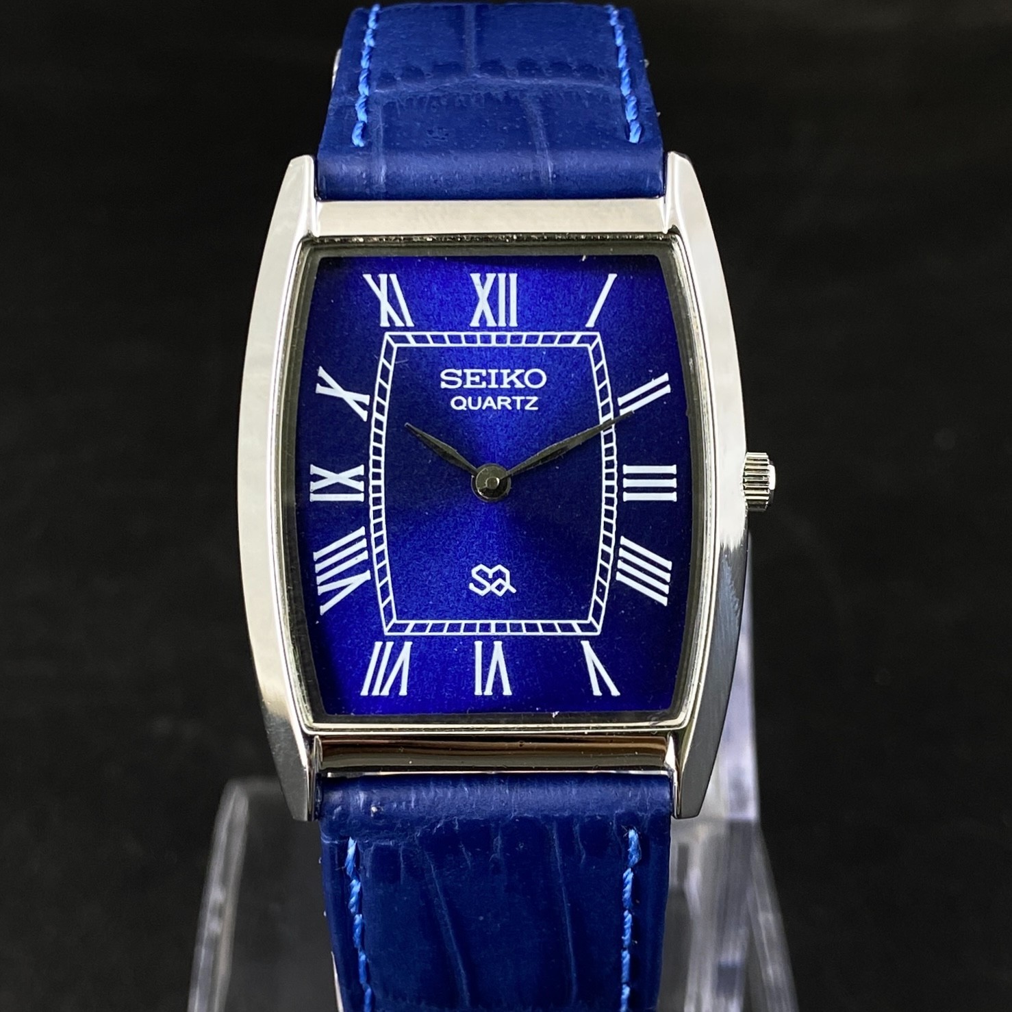 Vintage Seiko Slim Quartz Blue Face Japanese Curve Silve 30MM Mens Watch S18