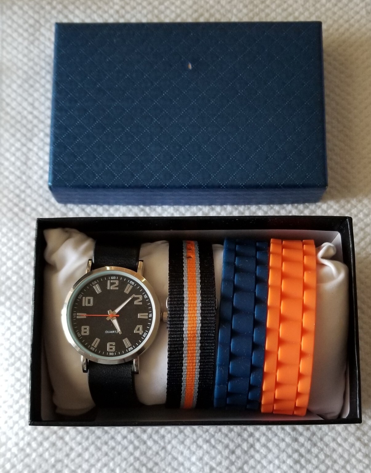 NIB Unbranded Silver Tone Watch & 4 Nylon, Rubber & Faux Leather Band New Batt.