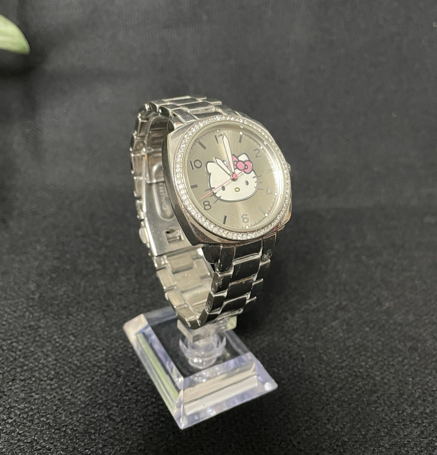 Sanrio Hello Kitty Stainless Steel Quartz Shiny Bezel Women’s Watch WORKING